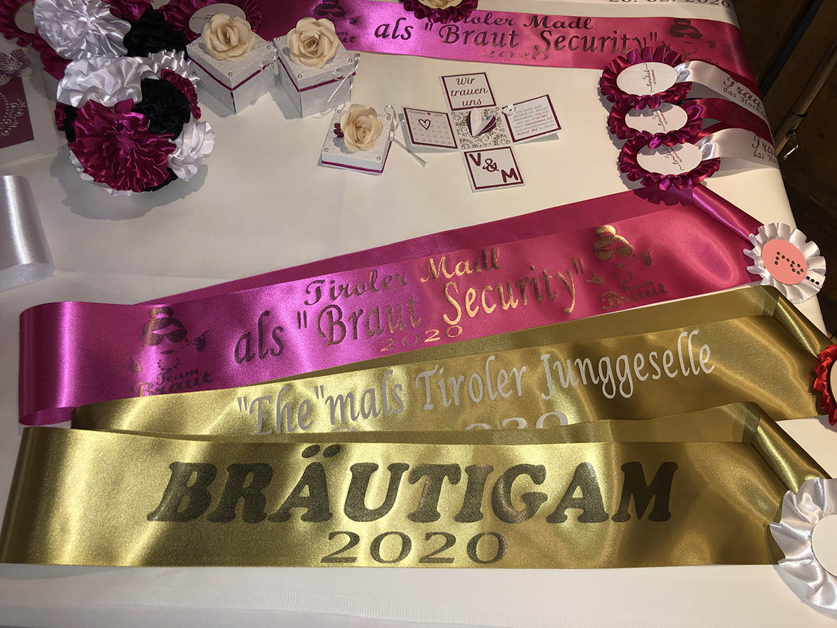 Referenzen Poltern & Hochzeiten Tiroler Rosettes von Victoria Schorn